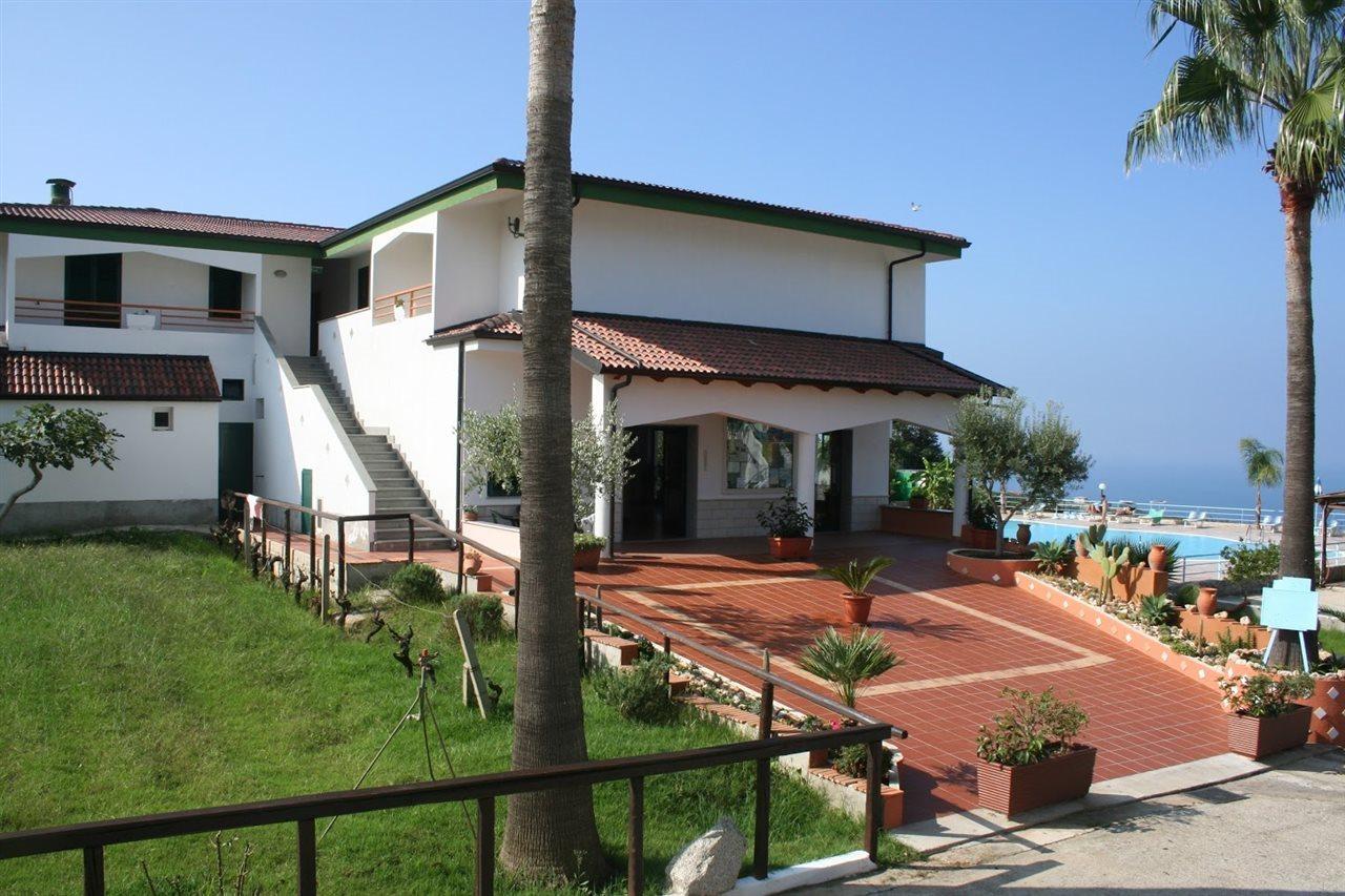 Hotel Residence Santa Monica Ricadi Exterior photo